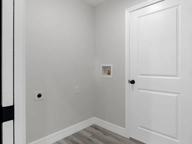 1005 Yale Ln — Photo 10