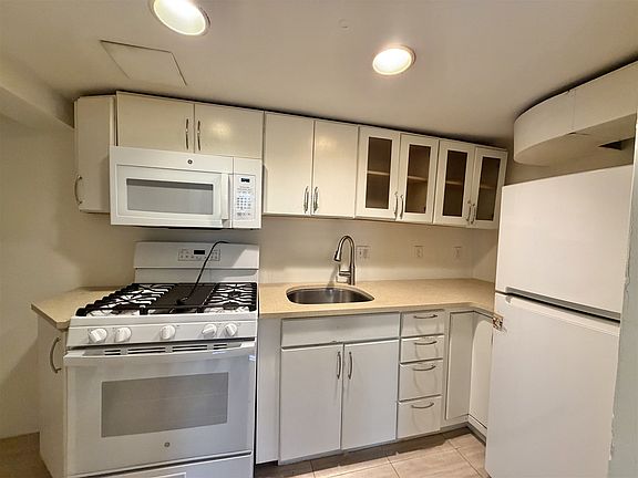 4th image of 167-169 Summer St #B