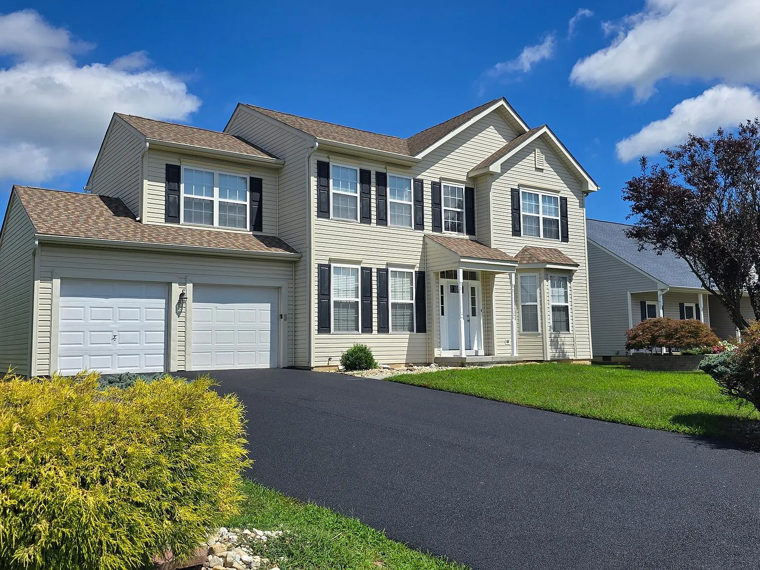 4 bed, 2.5 bath, 2064 sqft, $2,500 — Photo 1