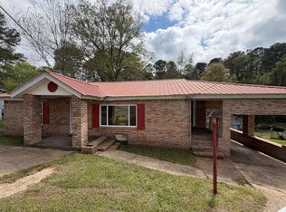 411 3rd St NW, Fayette, AL 35555