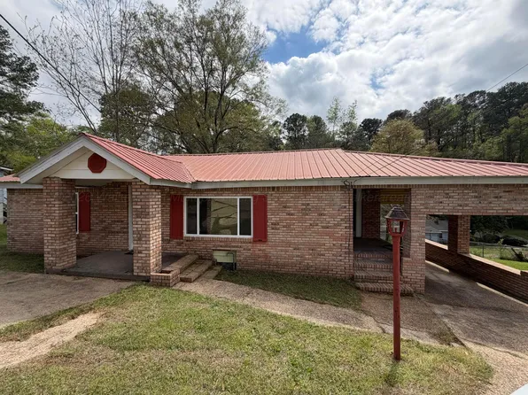 411 3rd St NW, Fayette, AL 35555