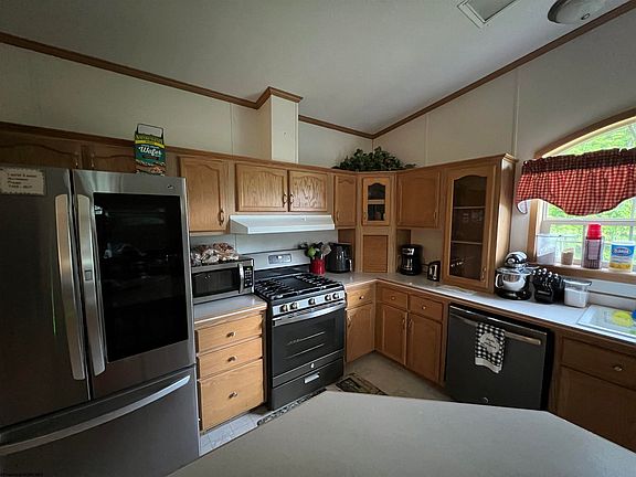 3rd image of 28 E Franklin Dr