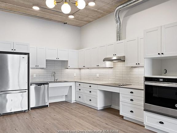 2nd image of 3160 Meadowbrook Ln #B