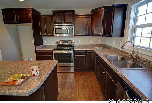5th image of 410 Meadowlark Dr