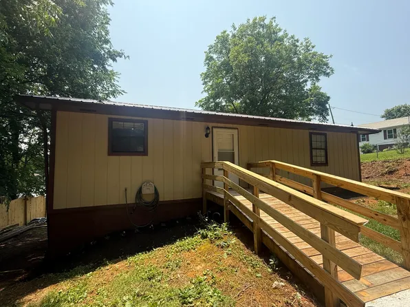 525 Freeman Ave, Newport, TN 37821