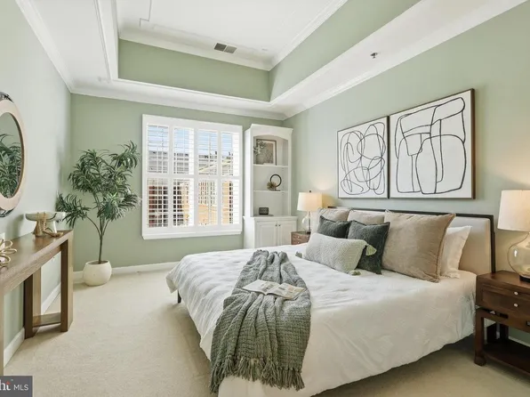 10328 Sager Ave Unit 403, Fairfax, VA 22030