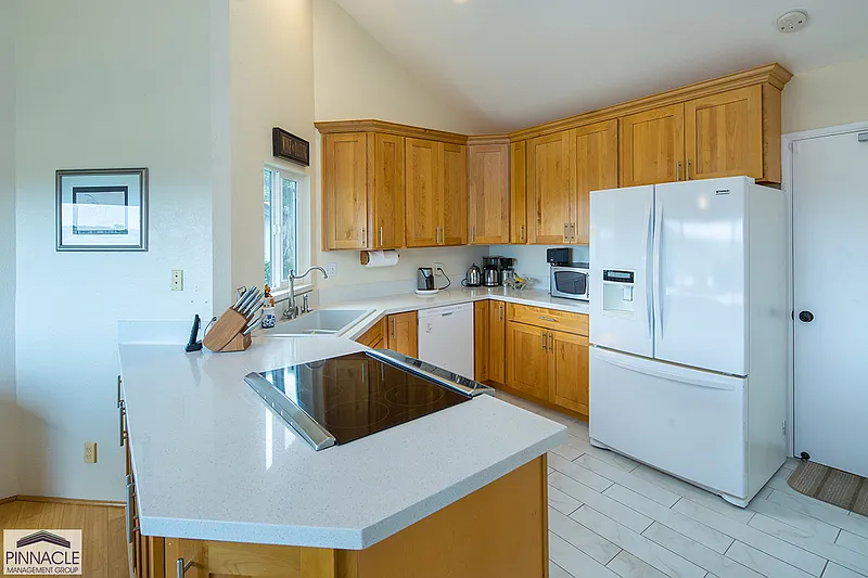 4 bed, 2.5 bath, 1840 sqft, $3,700 — Photo 3