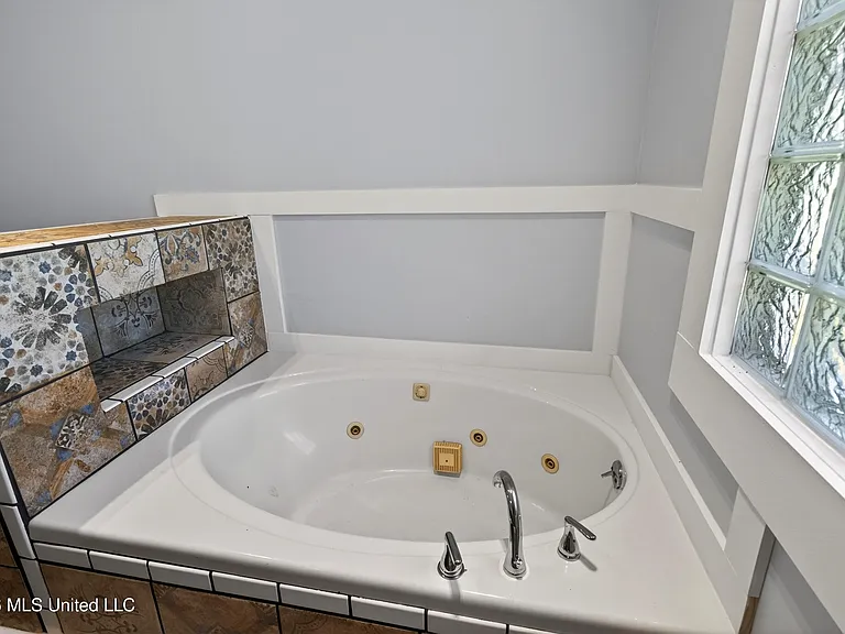 612 N Wright Ave — Photo 26