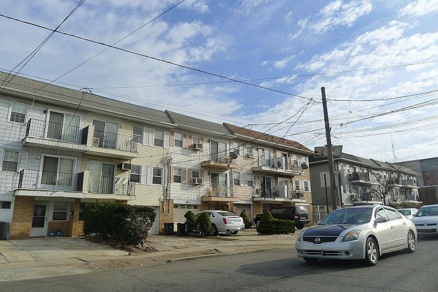 2nd image of 754 Avenue E