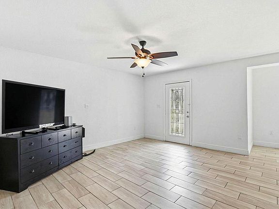 4th image of 2521 W CREST AVENUE