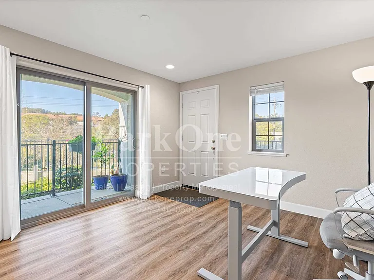 101 Laurel Knoll Dr — Photo 13
