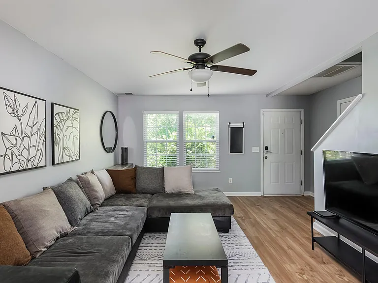 105 Curvewood Rd — Photo 1