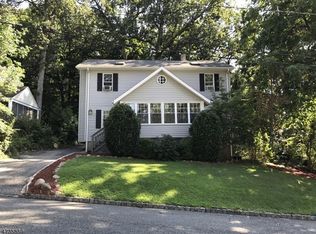 25 Monroe Ave, Roseland, NJ 07068