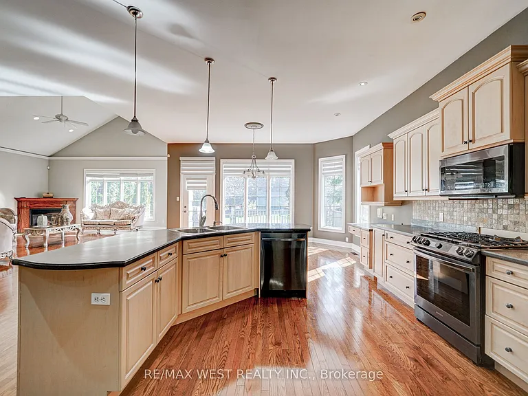 23 Hanover Ct — Photo 16
