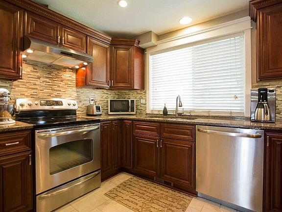 5th image of 9409 NE 106th Ct