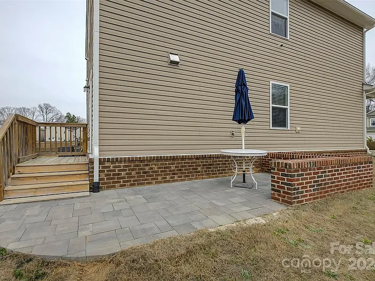 7134 Thornrose Dr — Photo 45