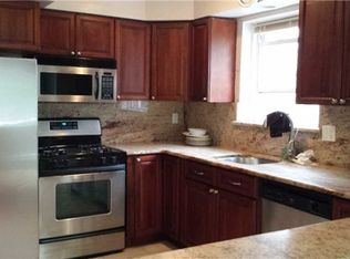 16314 Booth Memorial Ave, Flushing, NY 11365