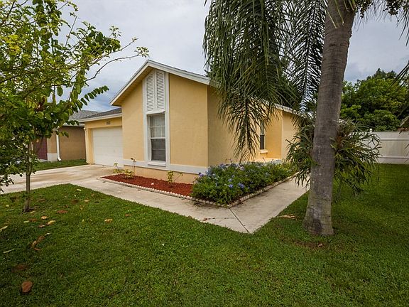3rd image of 5141 Arbor Glen Cir