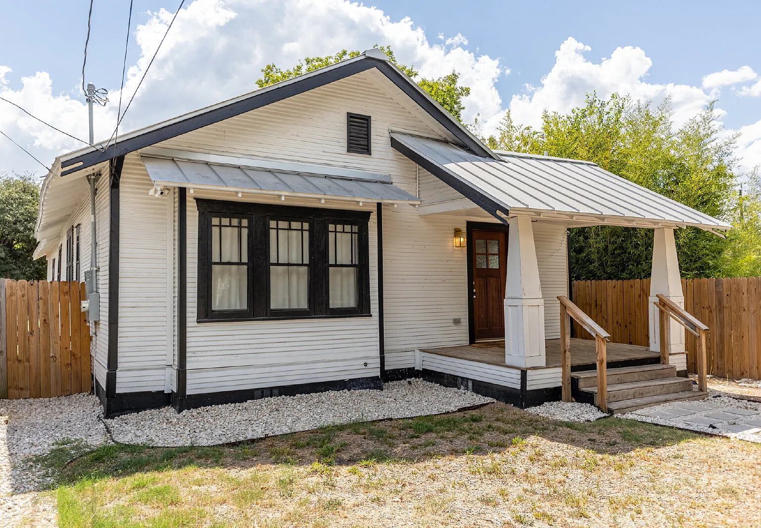 3 bed, 2.5 bath, 1886 sqft, $1,895 — Photo 3
