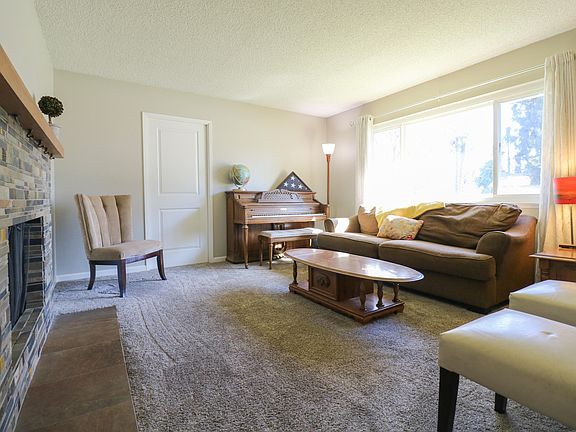 4th image of 2810 W Dartmouth Ave
