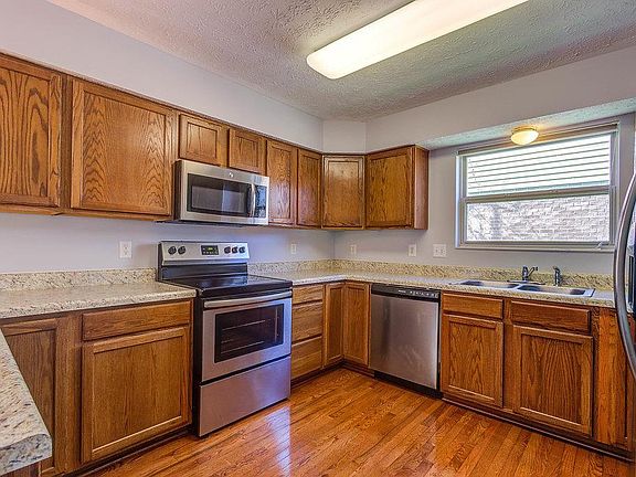 3rd image of 4457 Green Dr