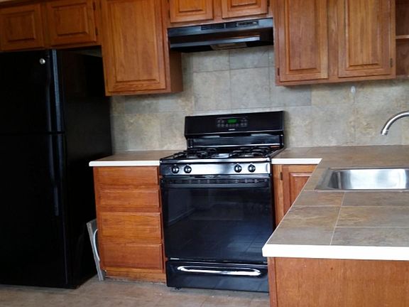 5th image of 328 S Edison Ave