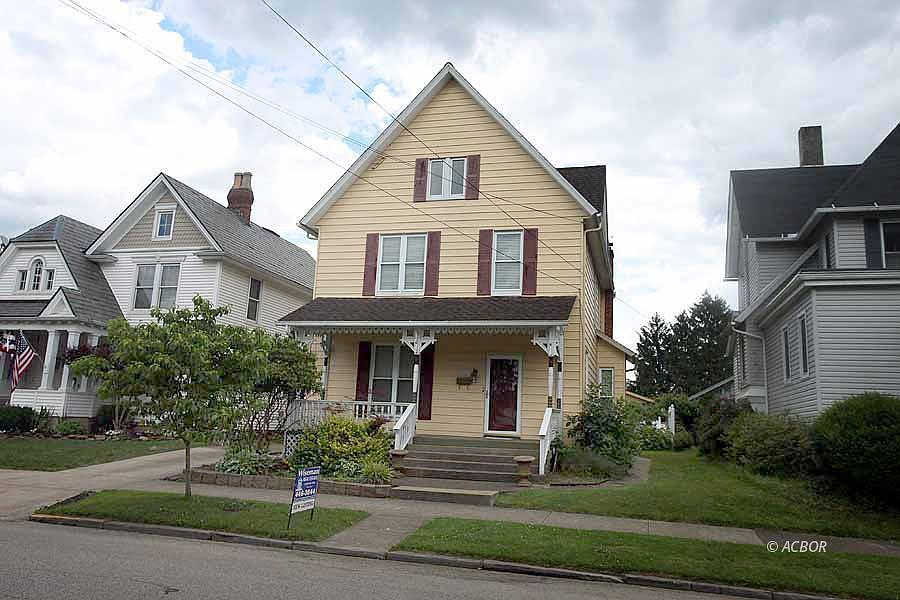 1st image of 613 2nd Ave