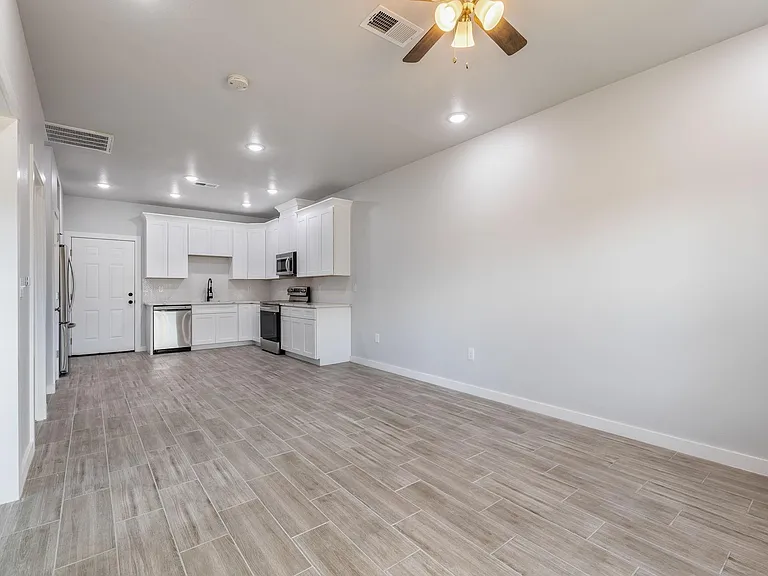 600 Kimbro B St — Photo 8