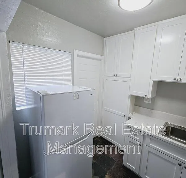429 W Garfield Ave #C — Photo 3