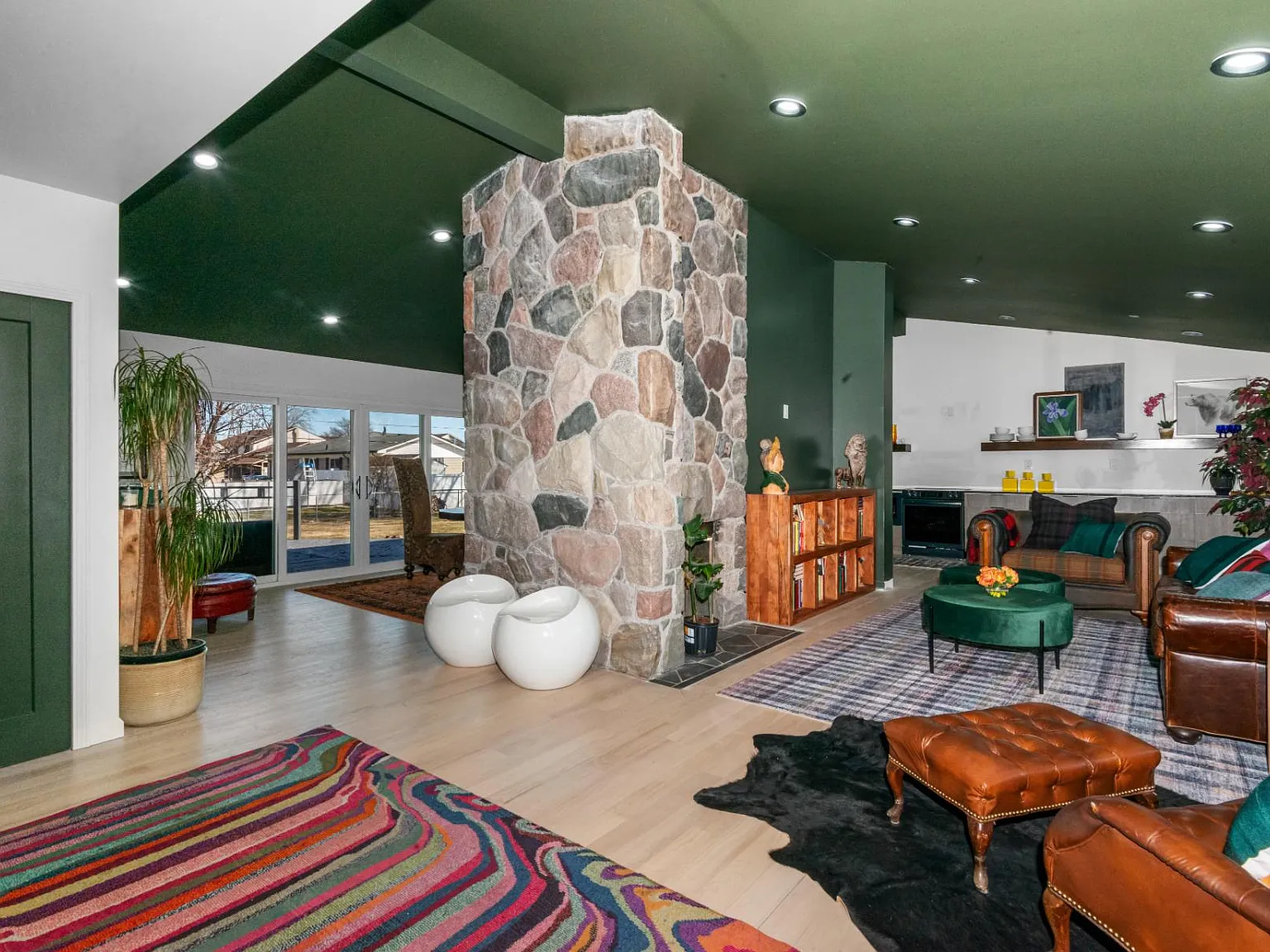5 bed, 3.5 bath, 1978 sqft, $7,500 — Photo 3
