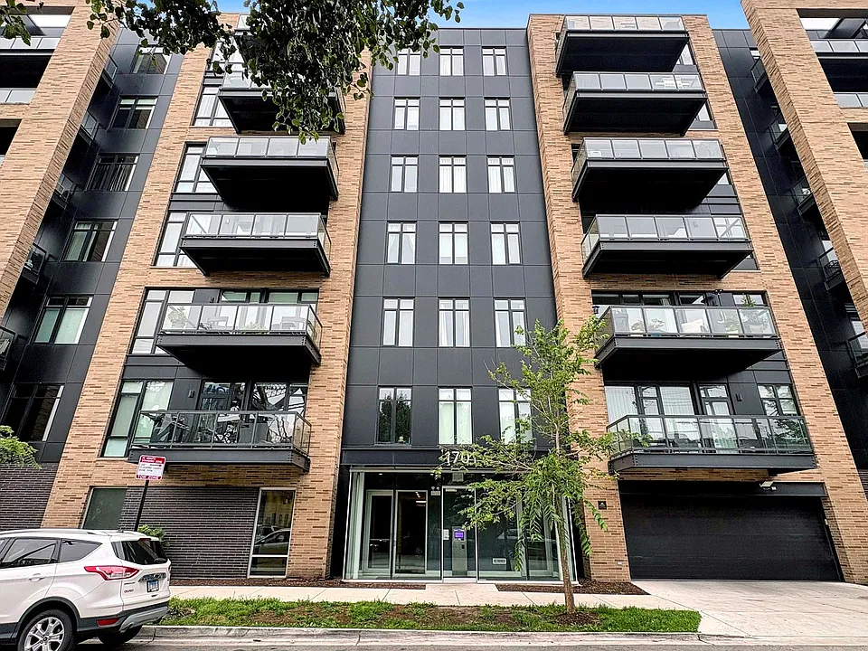1701 W Webster Ave #205