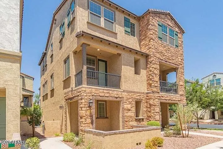 1635 E Dogwood Ln