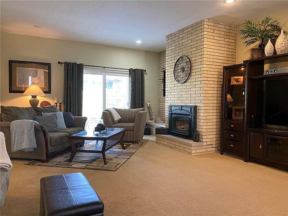 4th image of 303 Chamberlin Dr