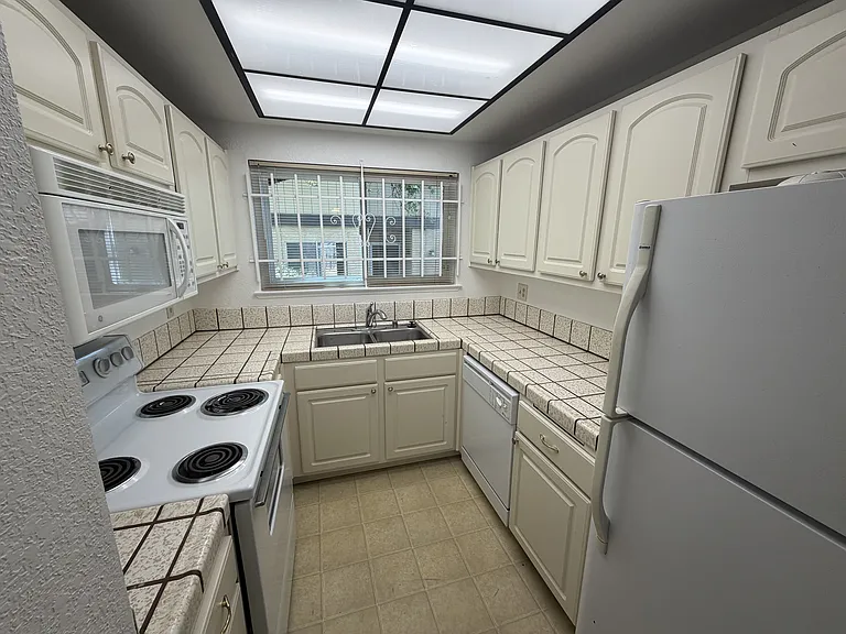 10401 Shaw St #602 — Photo 14