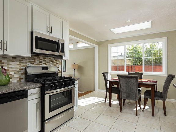 5th image of 244 Evergreen Dr