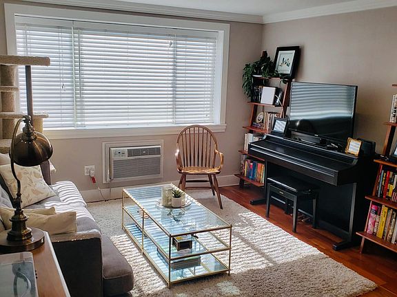 3rd image of 1660 N Steele St Unit 203