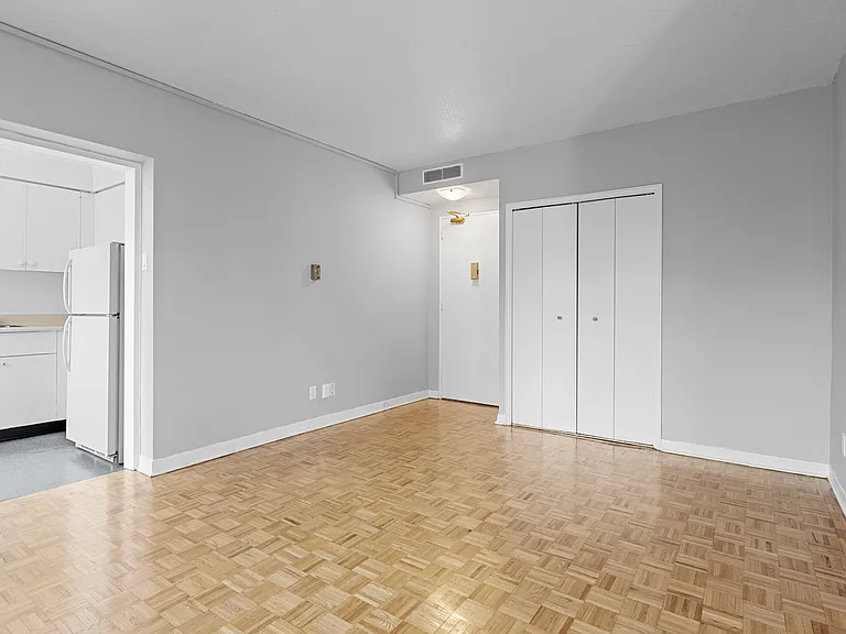 270 Somerset St W #906 — Photo 14