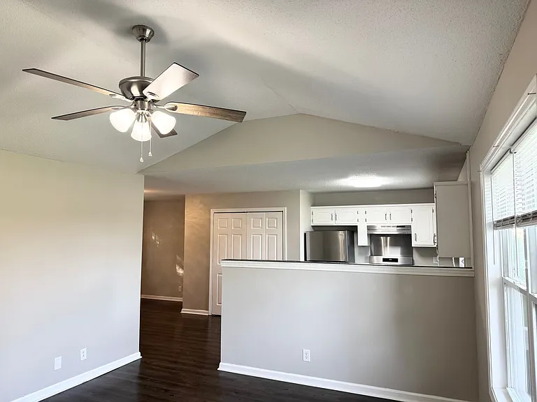 1804 Harbor Dr — Photo 3