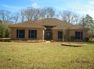 320 Devonport Cir, Raymond, MS 39154