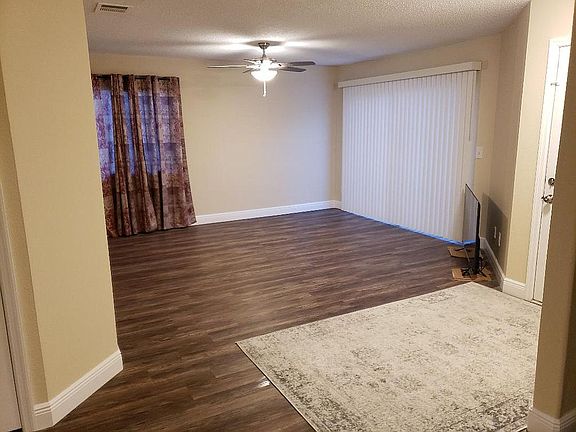 5th image of 11558 Thurston Way