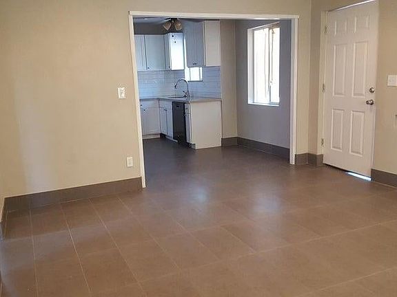 3rd image of 709 E Weldon Ave