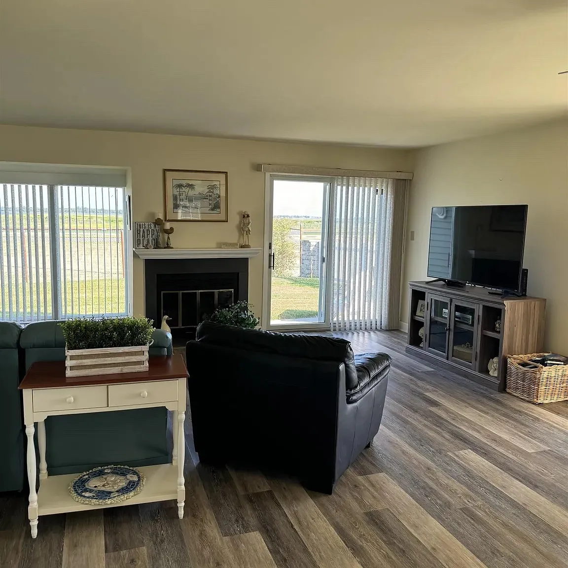 3 bed, 2.5 bath, 1750 sqft, $1,849 — Photo 1
