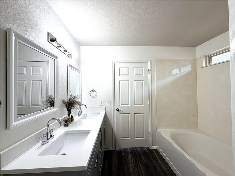 5216 English Glade Dr — Photo 11