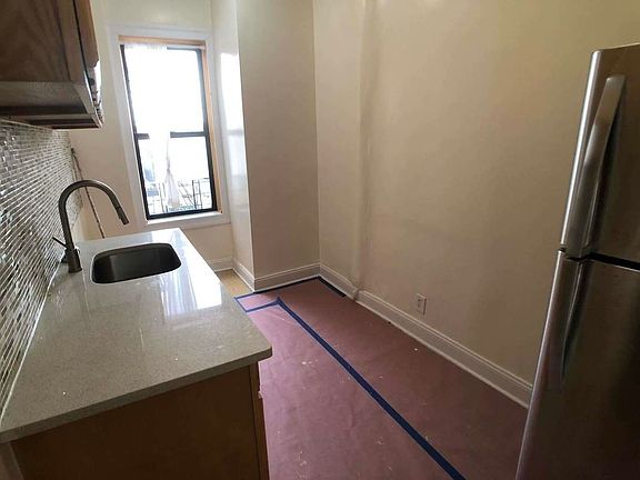 3rd image of 270 Empire Blvd APT 4K