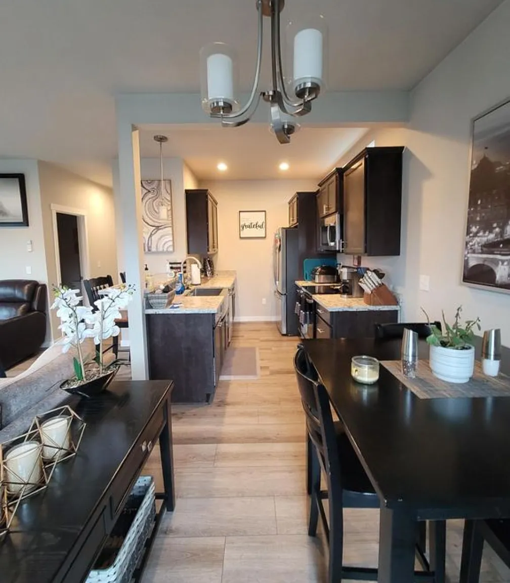 3 bed, 2.5 bath, 1401 sqft, $2,600 — Photo 3