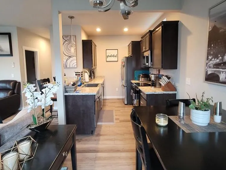 426 Raybird Ave — Photo 3