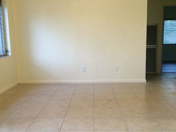 5th image of 215 Steedly Ave