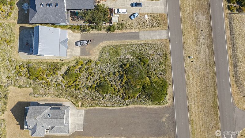 4th image of 1237 Ocean Shores Boulevard SW