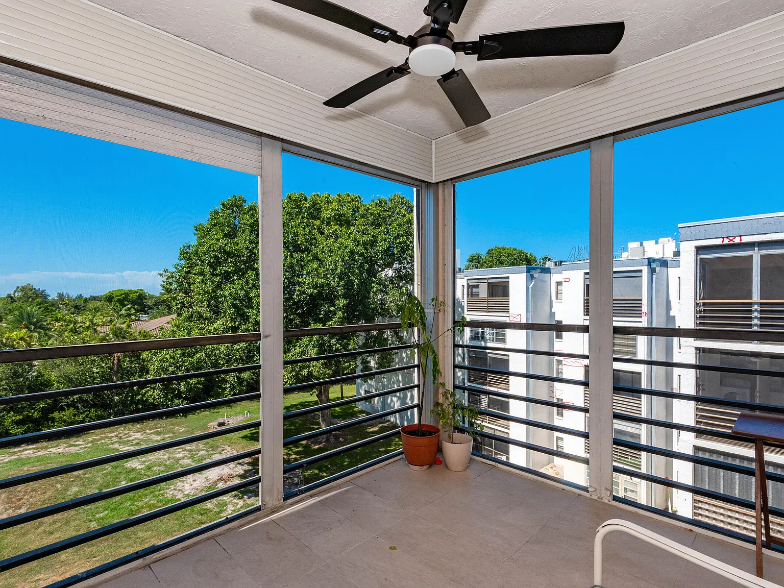 2 bed, 2.0 bath, 900 sqft, $2,300 — Photo 2