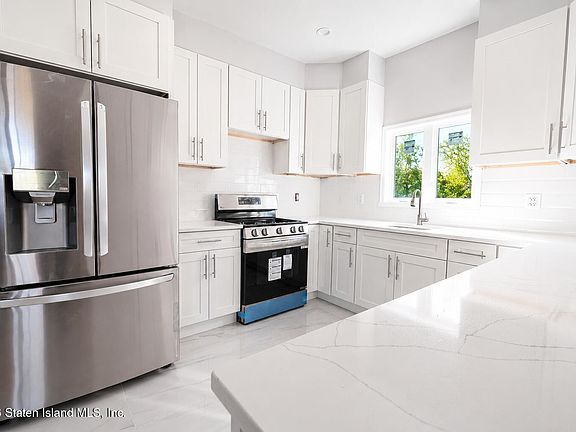 5th image of 376 Ross Ave